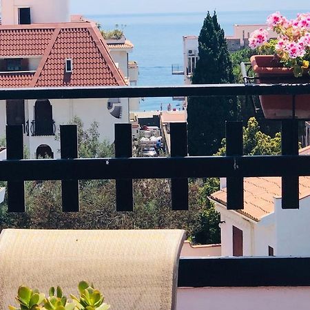 Sea View 2 Bedroom Vacation Apartment Giardini Naxos Bagian luar foto