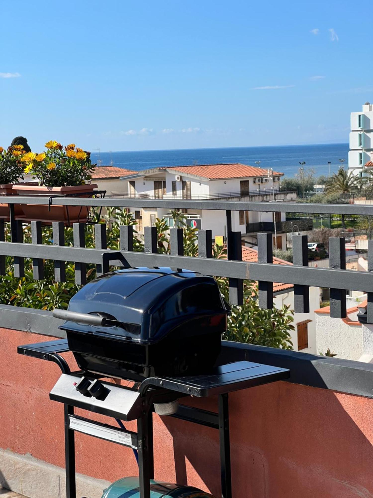 Sea View 2 Bedroom Vacation Apartment Giardini Naxos Bagian luar foto